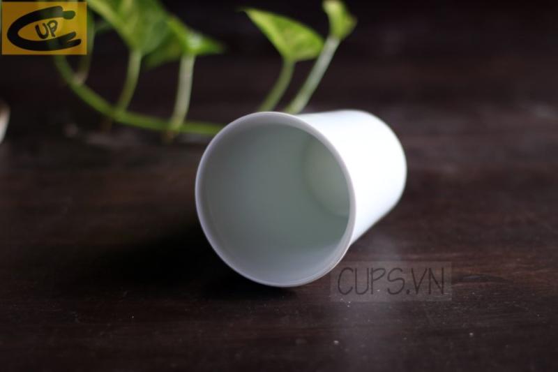 The brim highlight the design of the cup
