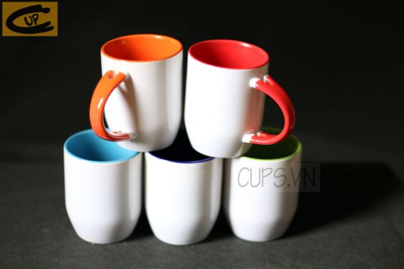 CERAMIC ROUND SHAPE MUG WITH MATCHING SPOON is a unique and catchy design.