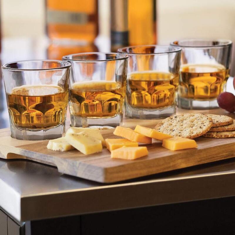 https://inlysugiare.vn/wp-content/uploads/2021/08/LIBBEY-CRAFT-SPIRITS-WHISKEY-FLIGHT-GLASS-SET-WITH-WOOD-CARRIER-4-GLASSES-1.jpg