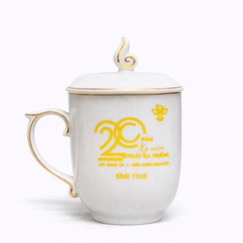 Ly sứ cao cấp có nắp đậy viền vàng – lựa chọn quà tặng sang trọng, tinh tế cho doanh nghiệp, đối tác và cá nhân yêu cái đẹp.