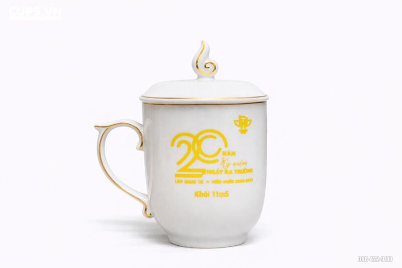 Ly sứ cao cấp có nắp đậy viền vàng – lựa chọn quà tặng sang trọng, tinh tế cho doanh nghiệp, đối tác và cá nhân yêu cái đẹp.