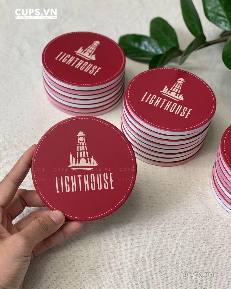 Khác với lót ly giấy dễ ngấm nước hoặc mòn sau vài ngày, lót ly gốm có tuổi thọ lên đến 3–5 năm.