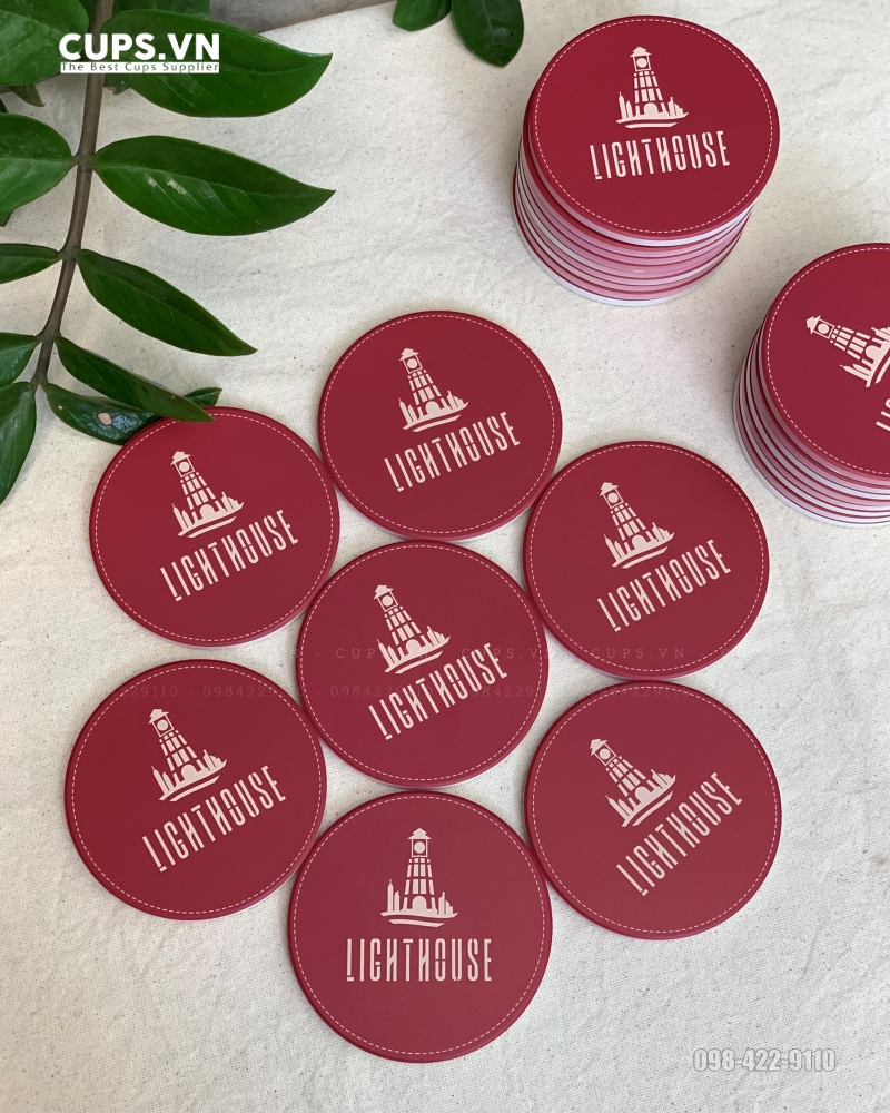 Lót Ly Bằng Gốm In Logo Quán Cafe - Khác với lót ly giấy dễ ngấm nước hoặc mòn sau vài ngày, lót ly gốm có tuổi thọ lên đến 3–5 năm.