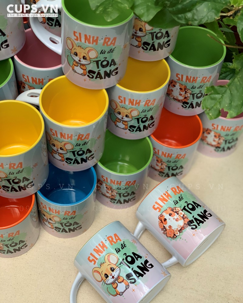 Cốc sứ in hình cá nhân hóa, màu sắc nổi bật, tặng các bé rất thích
