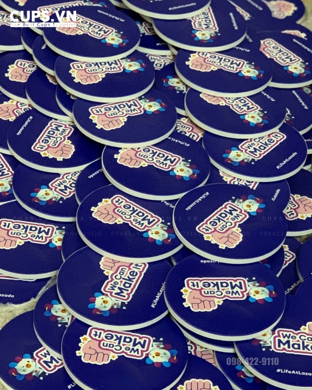 Lót ly gốm sứ đáp ứng tốt các tiêu chí này nhờ kích thước nhỏ gọn, dễ đóng gói và giá trị sử dụng lâu dài.