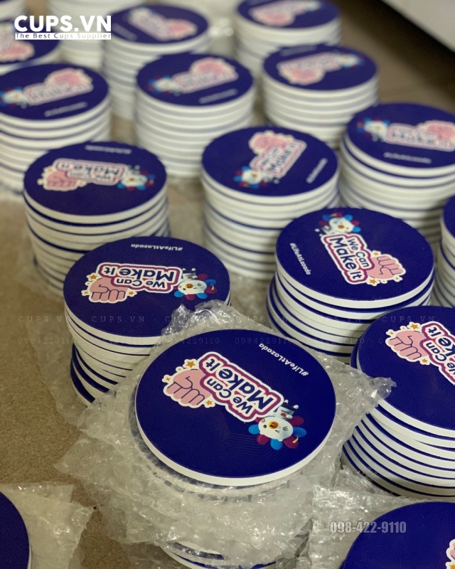 Lót ly gốm sứ đáp ứng tốt các tiêu chí này nhờ kích thước nhỏ gọn, dễ đóng gói và giá trị sử dụng lâu dài.