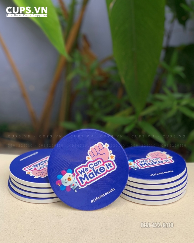 Lót ly gốm sứ đáp ứng tốt các tiêu chí này nhờ kích thước nhỏ gọn, dễ đóng gói và giá trị sử dụng lâu dài.