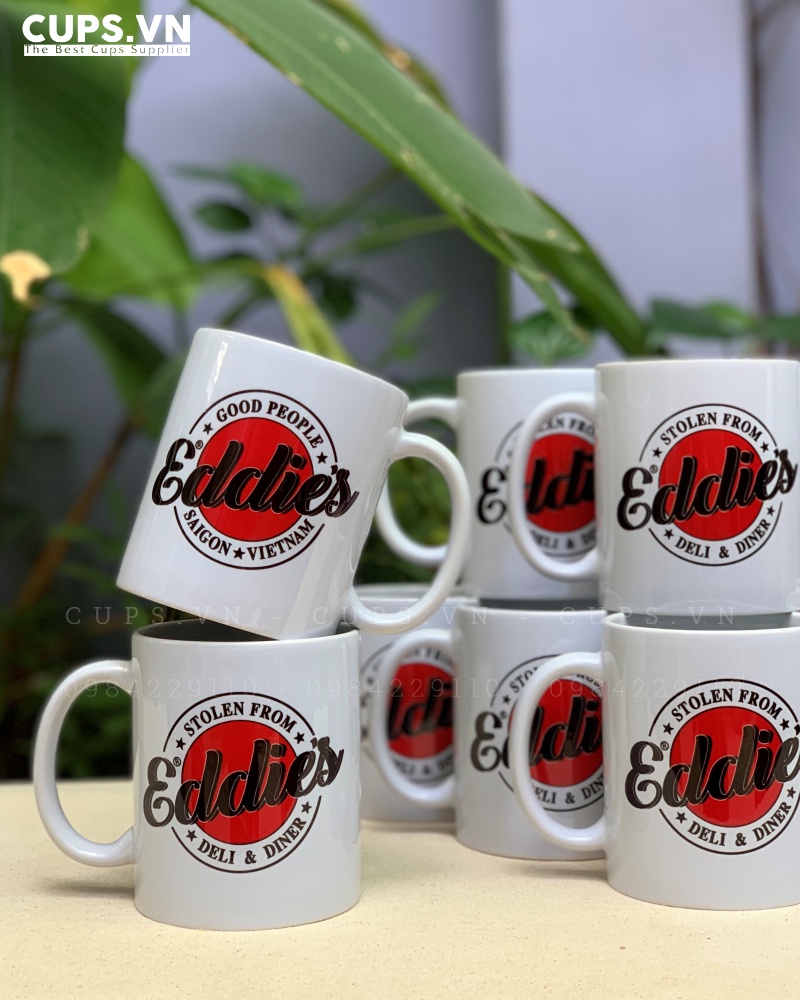 Logo thương hiệu EDDIE’S được in rõ ràng, sắc nét