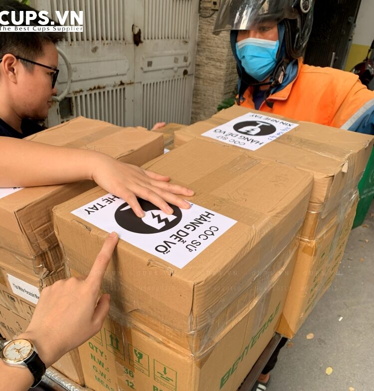 Ly được đóng gói kỹ càng, đảm bảo an toàn trong quá trình vận chuyển.