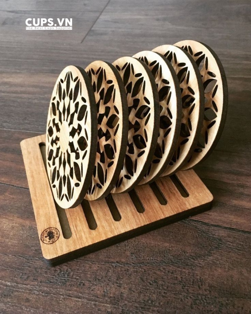 Khắc họa tiết Việt Nam làm quà tặng cho khách nước ngoài