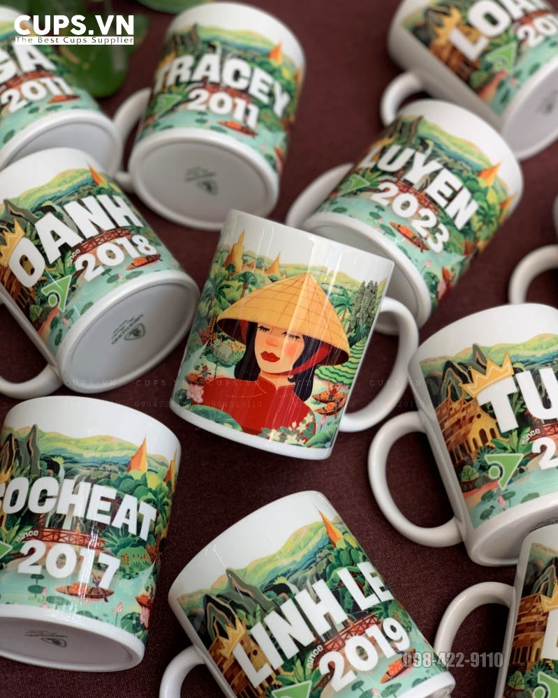 Personalized ceramic mugs as corporate gifts for employees – a meaningful way to build connection and company culture.