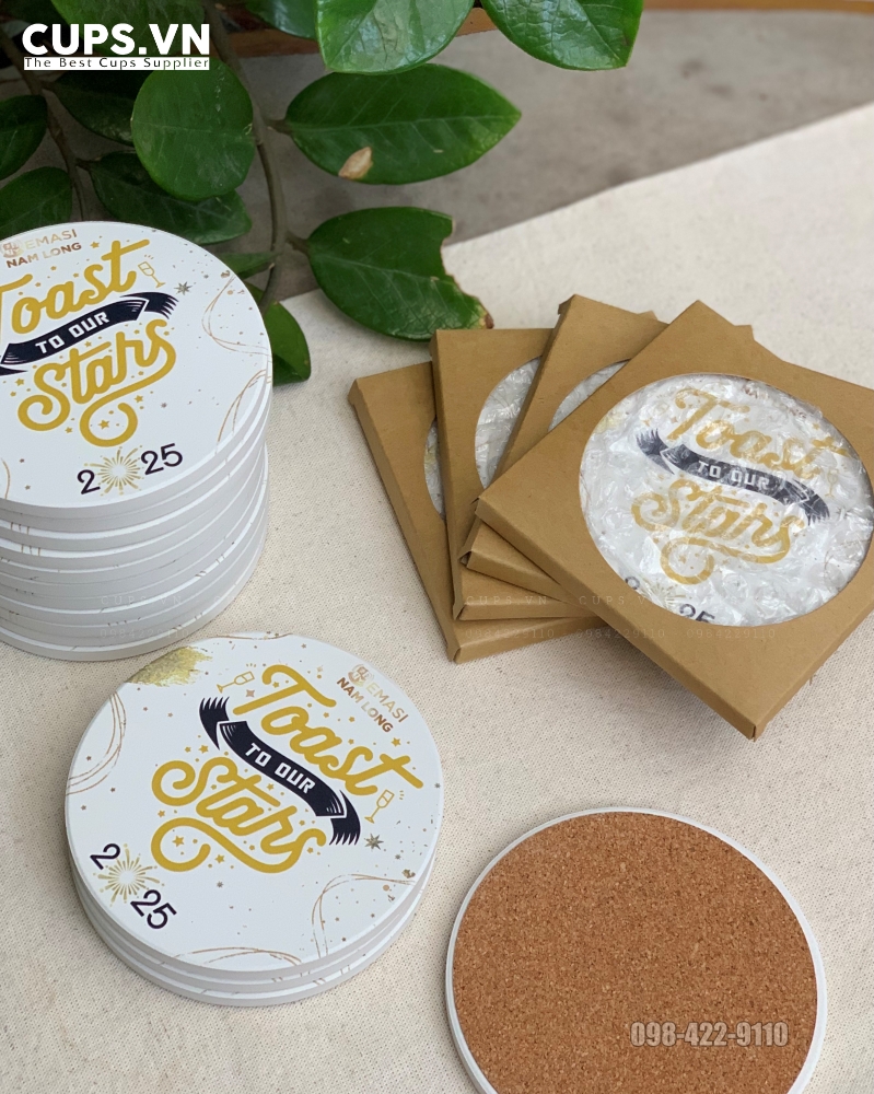 Hộp đựng cứng cáp, được thiết kế để thương hiệu lộ diện ra ngoài