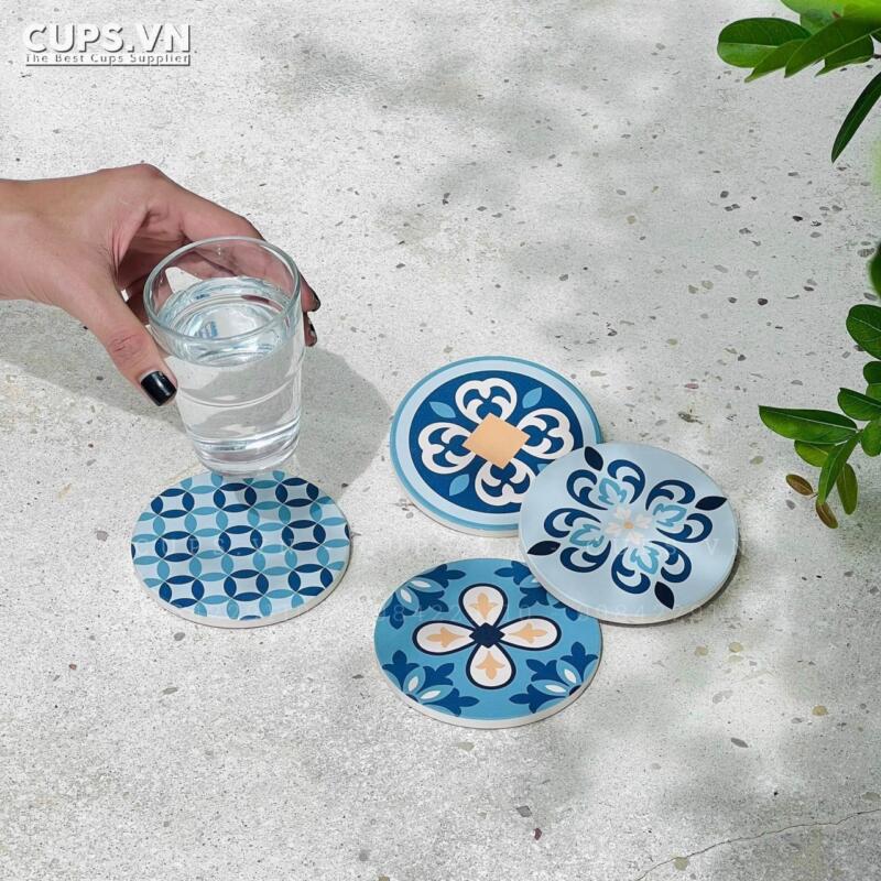 Đế lót ly bằng gốm (ceramic coaster) là sản phẩm được sử dụng rộng rãi
