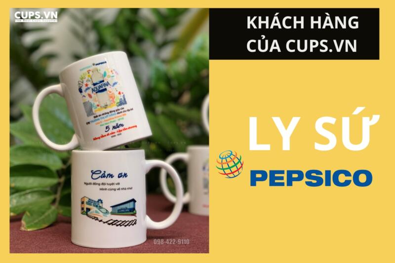 Sản xuất ly sứ quà tặng là giải pháp hiệu quả giúp doanh nghiệp quảng bá thương hiệu thông qua sản phẩm sử dụng hằng ngày. Ly sứ có độ bền cao, bề mặt men mịn và khả năng in logo sắc nét, phù hợp làm quà tặng khách hàng, nhân viên hoặc sự kiện. Vinacup cung cấp dịch vụ sản xuất ly sứ theo yêu cầu từ thiết kế đến in ấn, đảm bảo chất lượng đồng đều, tiến độ nhanh và giá xưởng cạnh tranh cho các đơn hàng số lượng lớn trên toàn quốc.