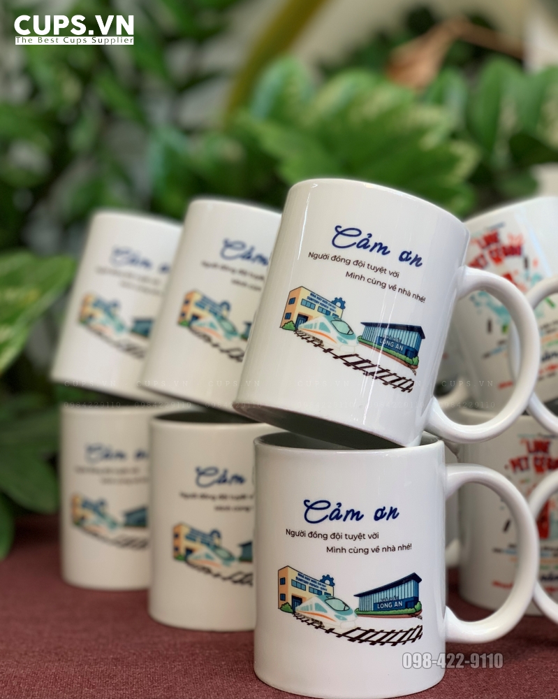 Những chiếc ly không chỉ là vật dụng sử dụng hàng ngày, mà còn trở thành món quà tri ân ý nghĩa